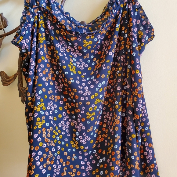 Like New LOFT Tank, Blue, Daisies,Slight Ruffle Edges, XXLP, Worn Twice! - Picture 4 of 8